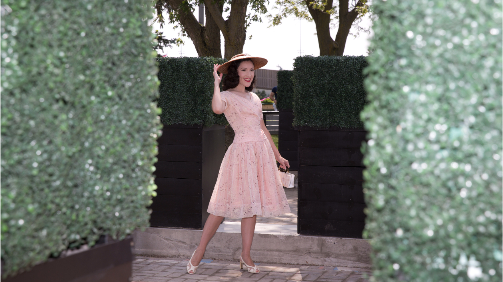 A lady posing for photoshoots at the King’s Plate at Woodbine Racetrack.