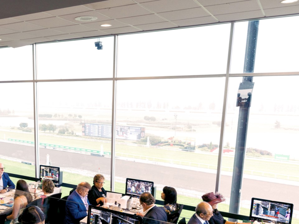 Post Parade Dining Room A King's Plate Dining Experience At Woodbine Racetrack
