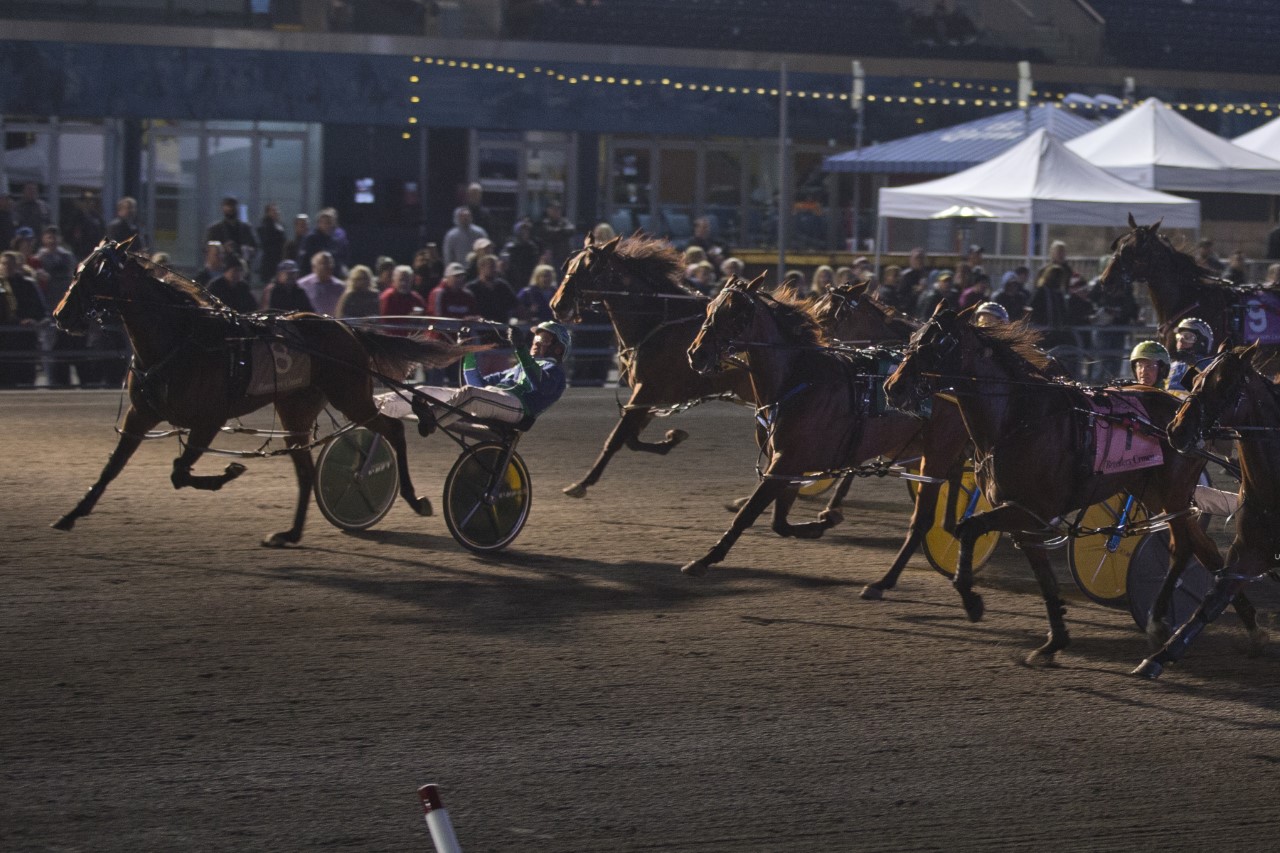 McCarthy, Alagna score Crown double in upset fashion