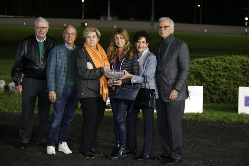 Venerable connections celebrate winning the Mohawk Million. (New Image Media)